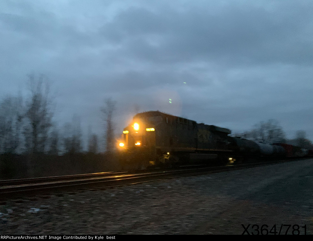 CSX 781 on X364